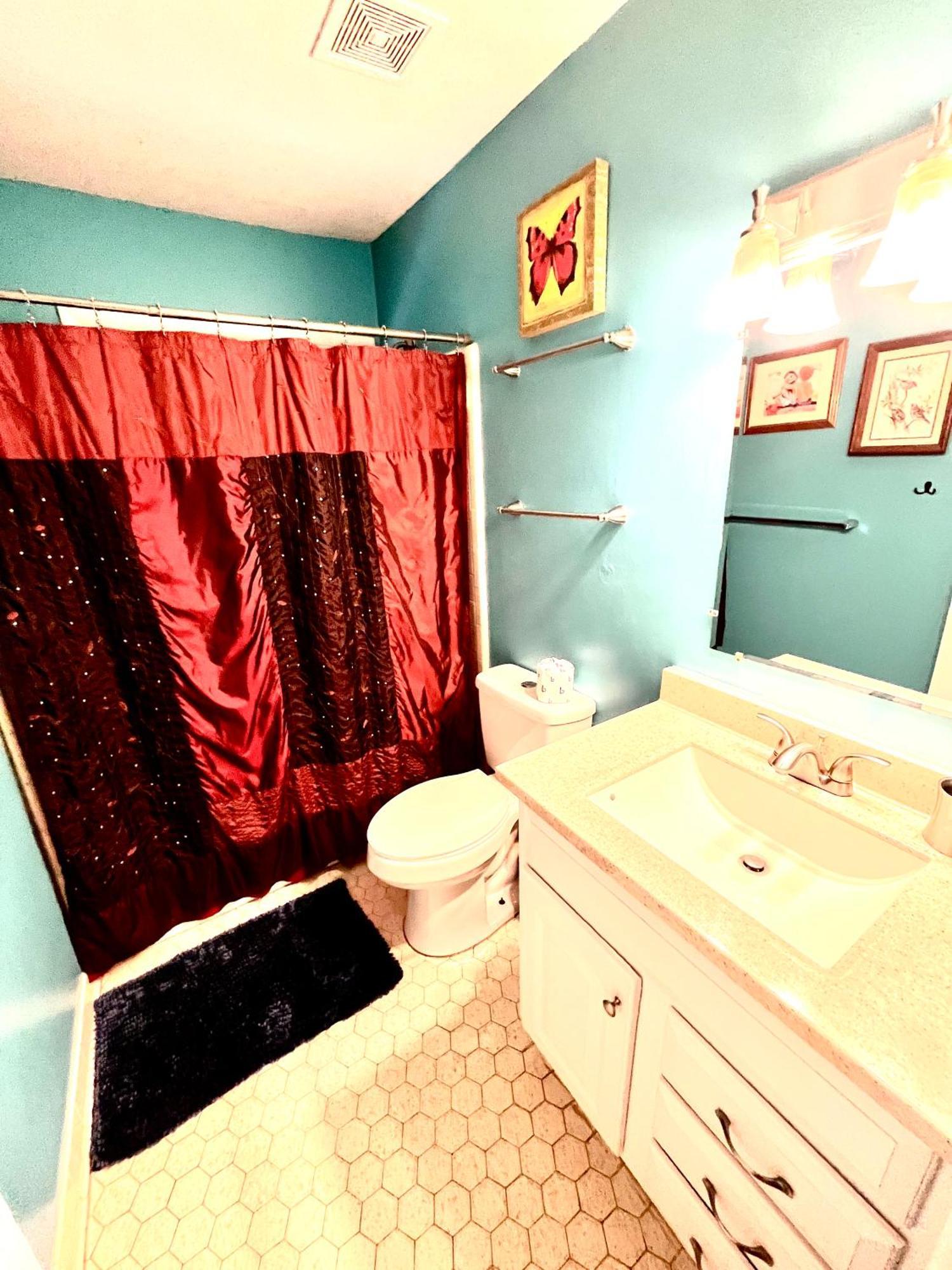 Family Friendly Downtown Home - Private Yard & Grill - Location, Location, Location! Атенс Екстер'єр фото