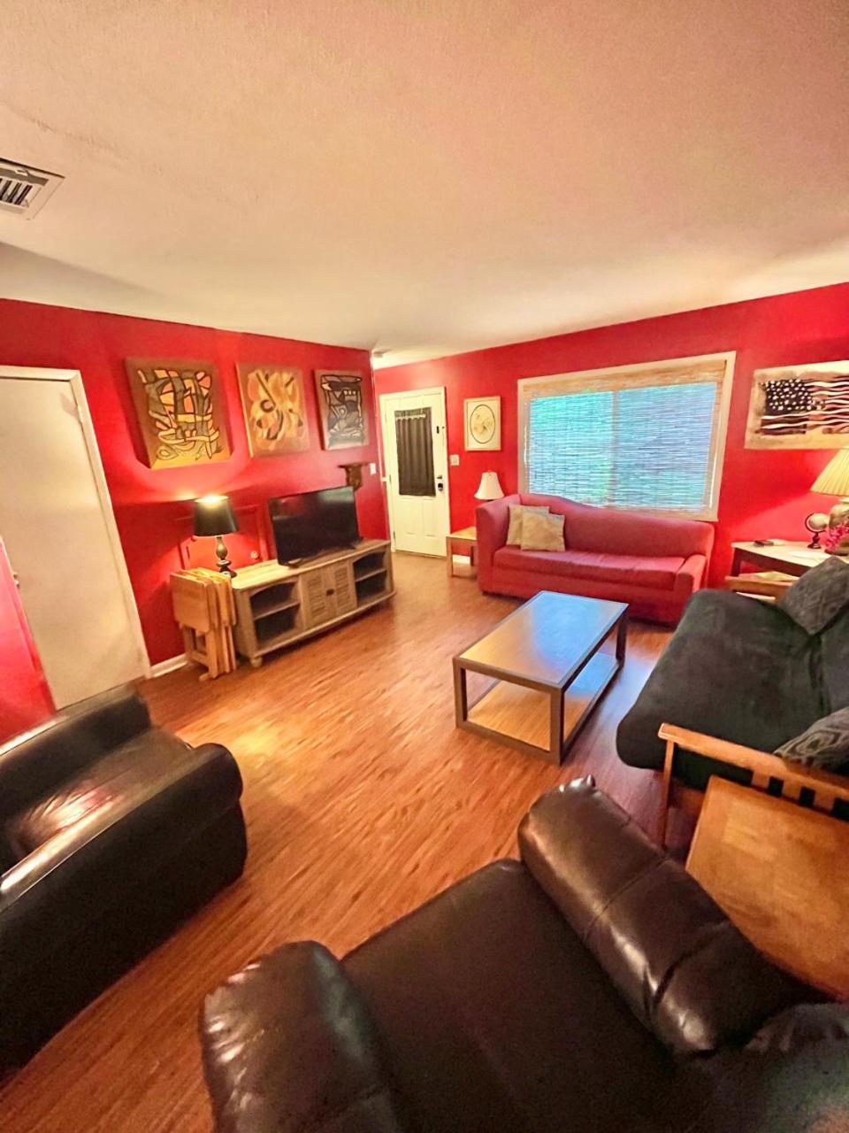 Family Friendly Downtown Home - Private Yard & Grill - Location, Location, Location! Атенс Екстер'єр фото