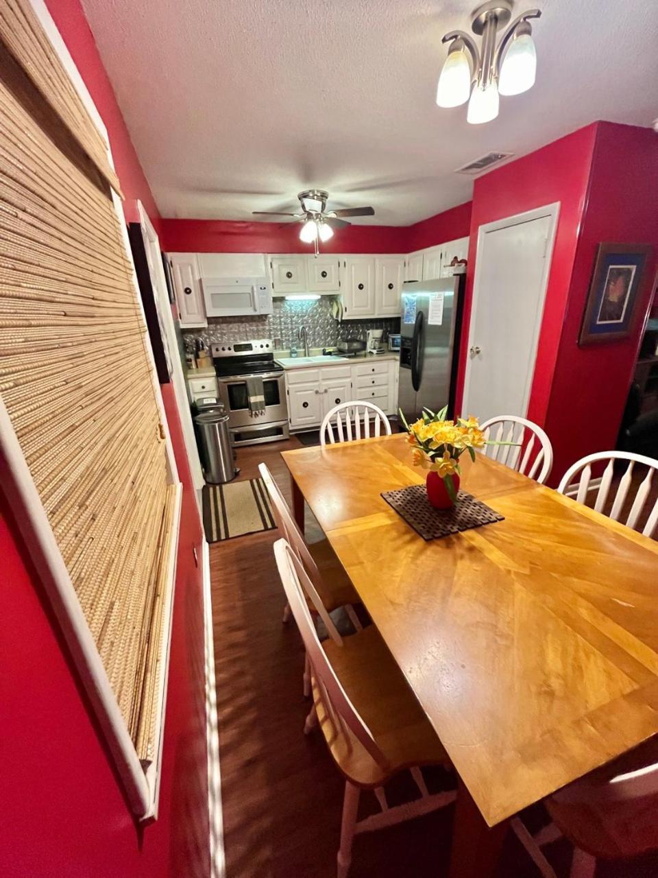 Family Friendly Downtown Home - Private Yard & Grill - Location, Location, Location! Атенс Екстер'єр фото