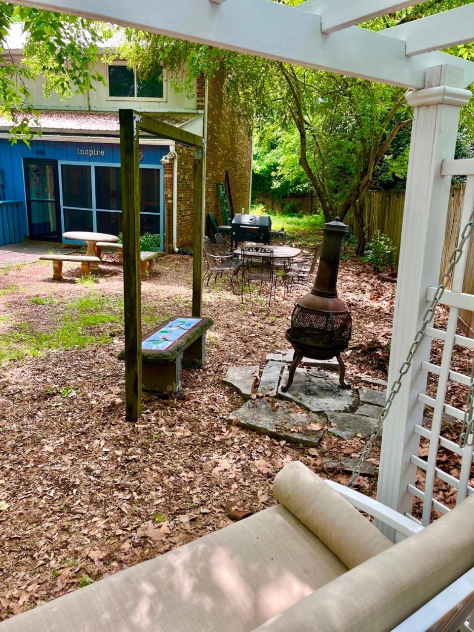 Family Friendly Downtown Home - Private Yard & Grill - Location, Location, Location! Атенс Екстер'єр фото